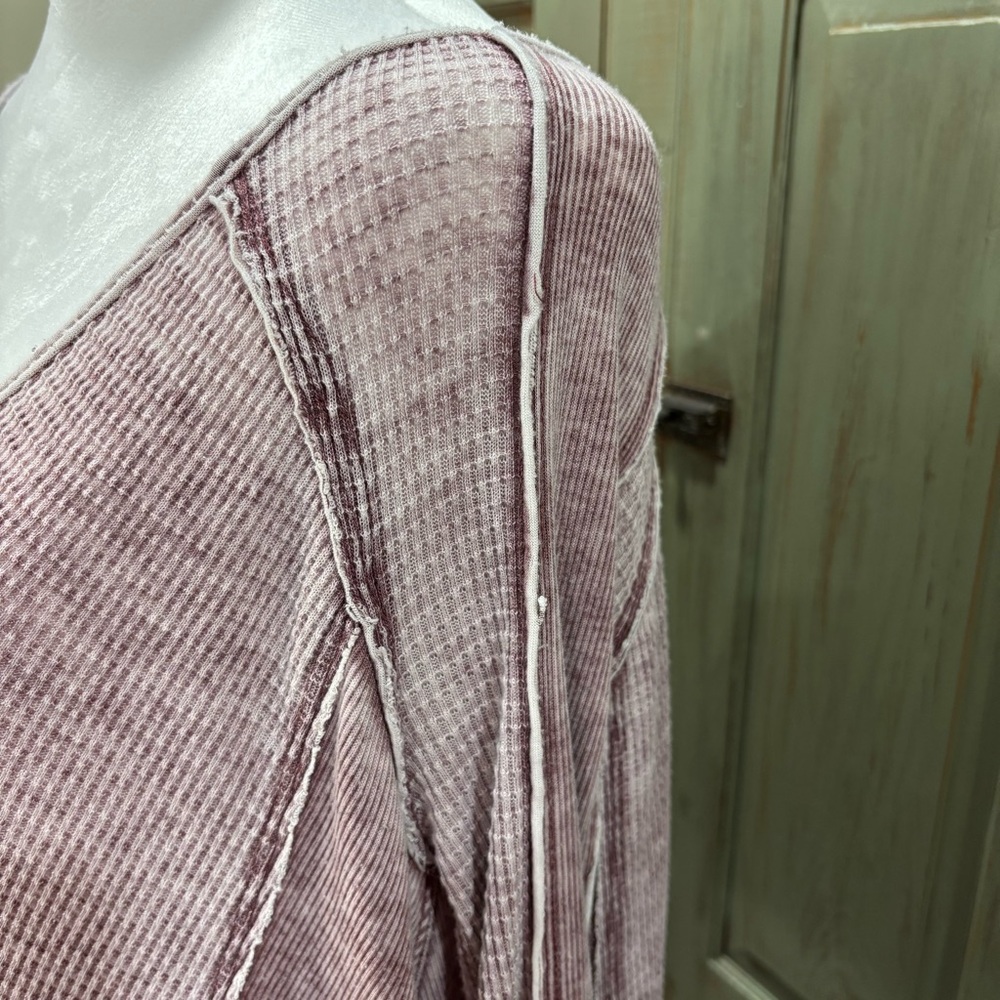 Free People Long Sleeve Shirt Distressed Burgundy V-Neck XS - Picture 3 of 10